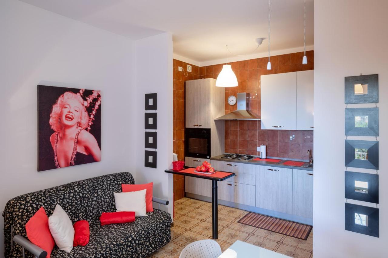 086 - Sunshine Home, 5 Minuti Dalla Spiaggia - Parcheggio Privato Gratis Incluso Ospedaletti Zewnętrze zdjęcie